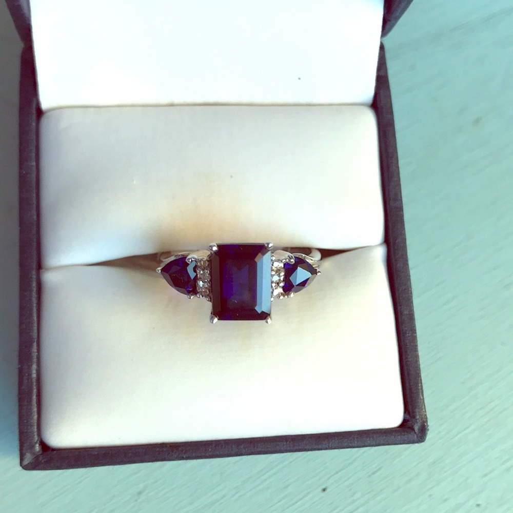 Blue sapphire ring